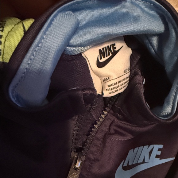 Boys Nike 18 Months Blue & Green Accents Sports Set - Picture 2 of 2